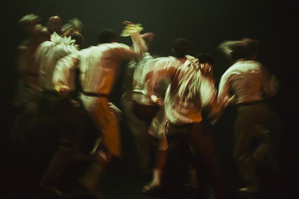 Out of the stillness - NDT 1 ©Rahi Rezvani_print